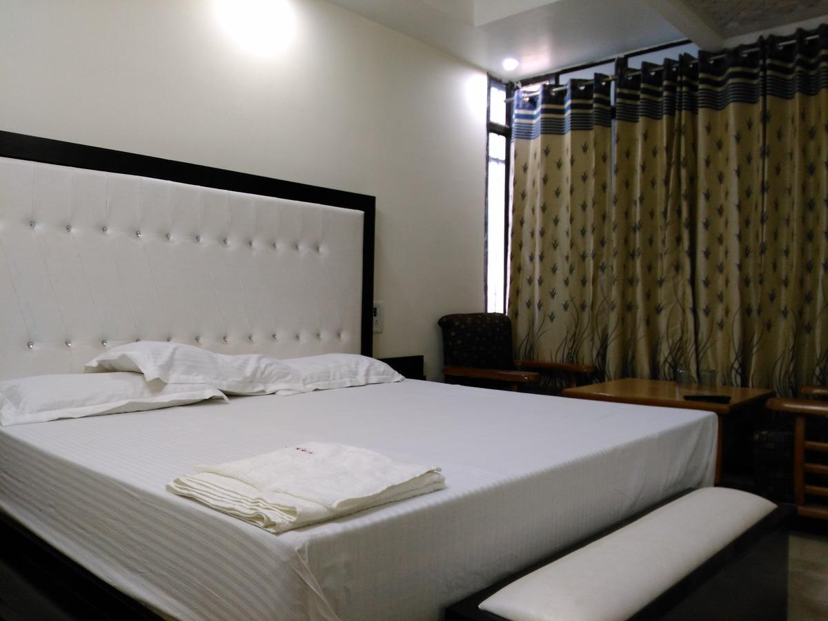 Hotel Platinum Plaza Rohtak Exterior foto